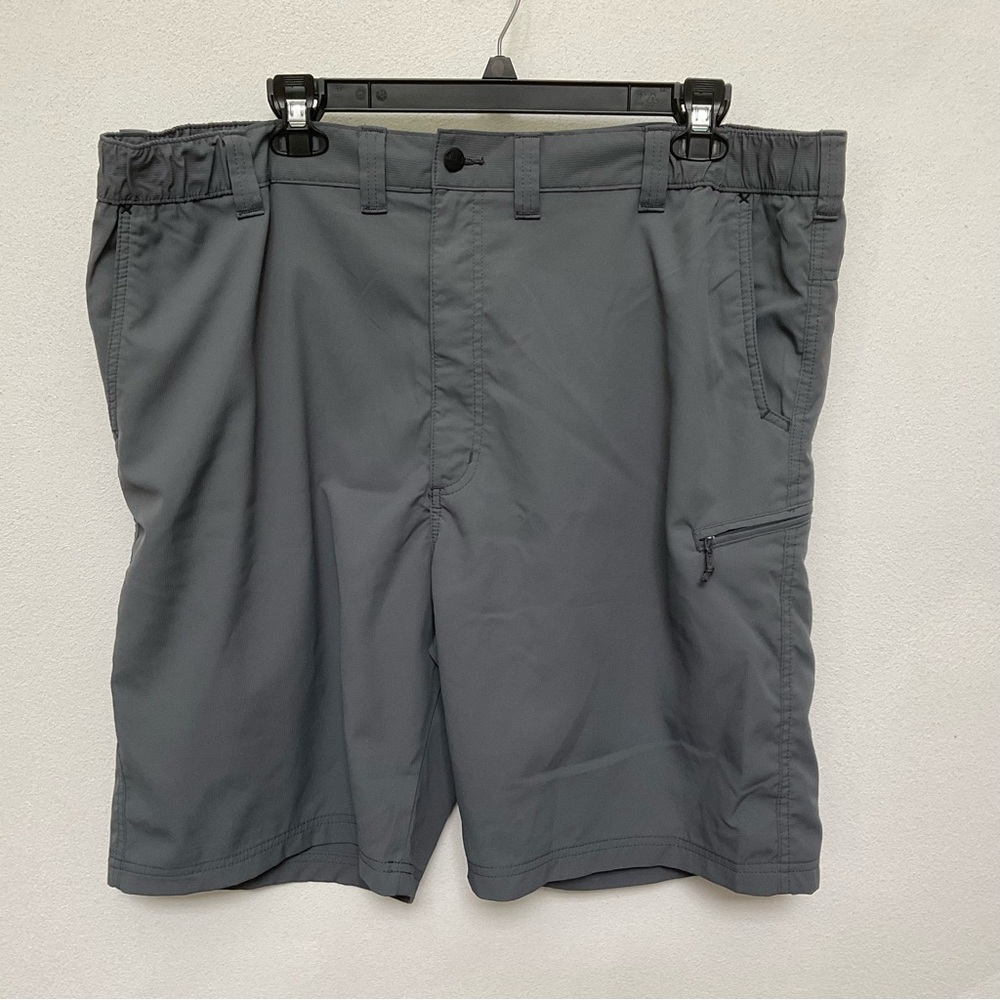 Wrangler Grey Flat Front Shorts Size 46 Rear Zipper Pockets 100% polyester